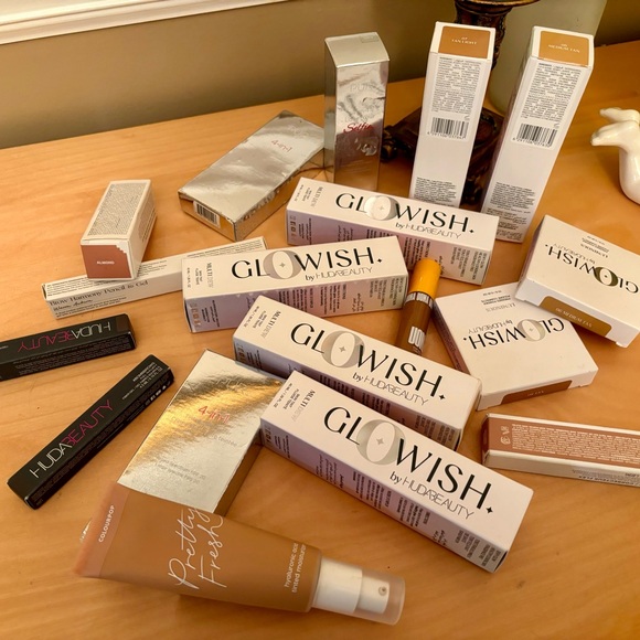 Makeup Bundle - Picture 2 of 2